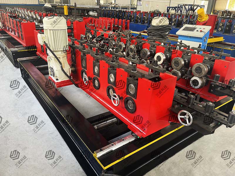 模壓電纜橋架生產線